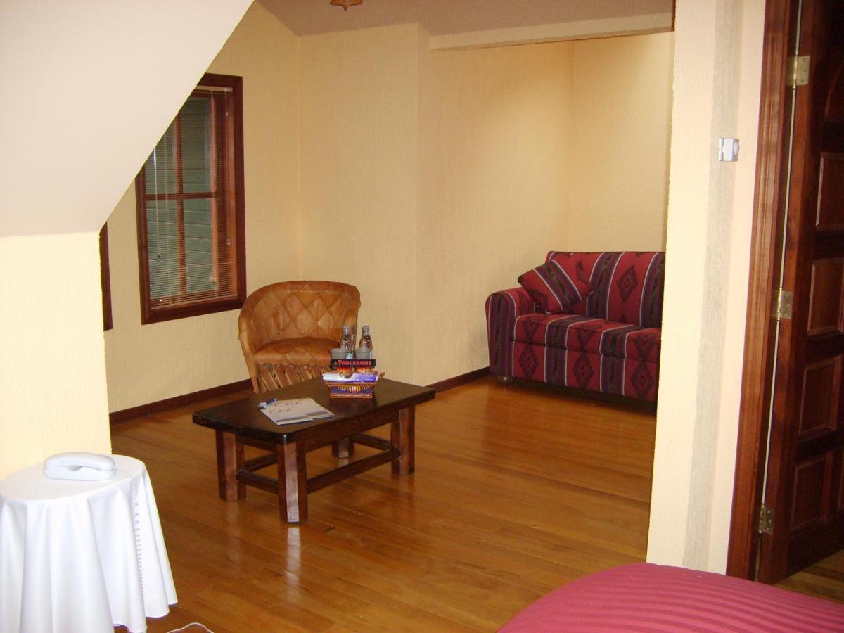 Yan Kee Way Lodge Bungalow Puerto Varas Exteriör bild