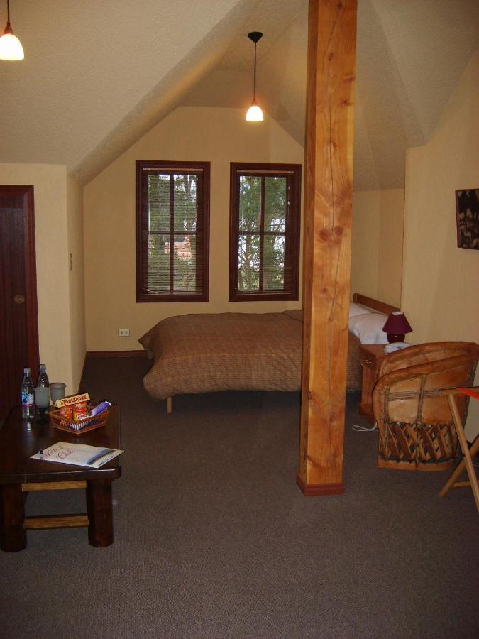Yan Kee Way Lodge Bungalow Puerto Varas Exteriör bild